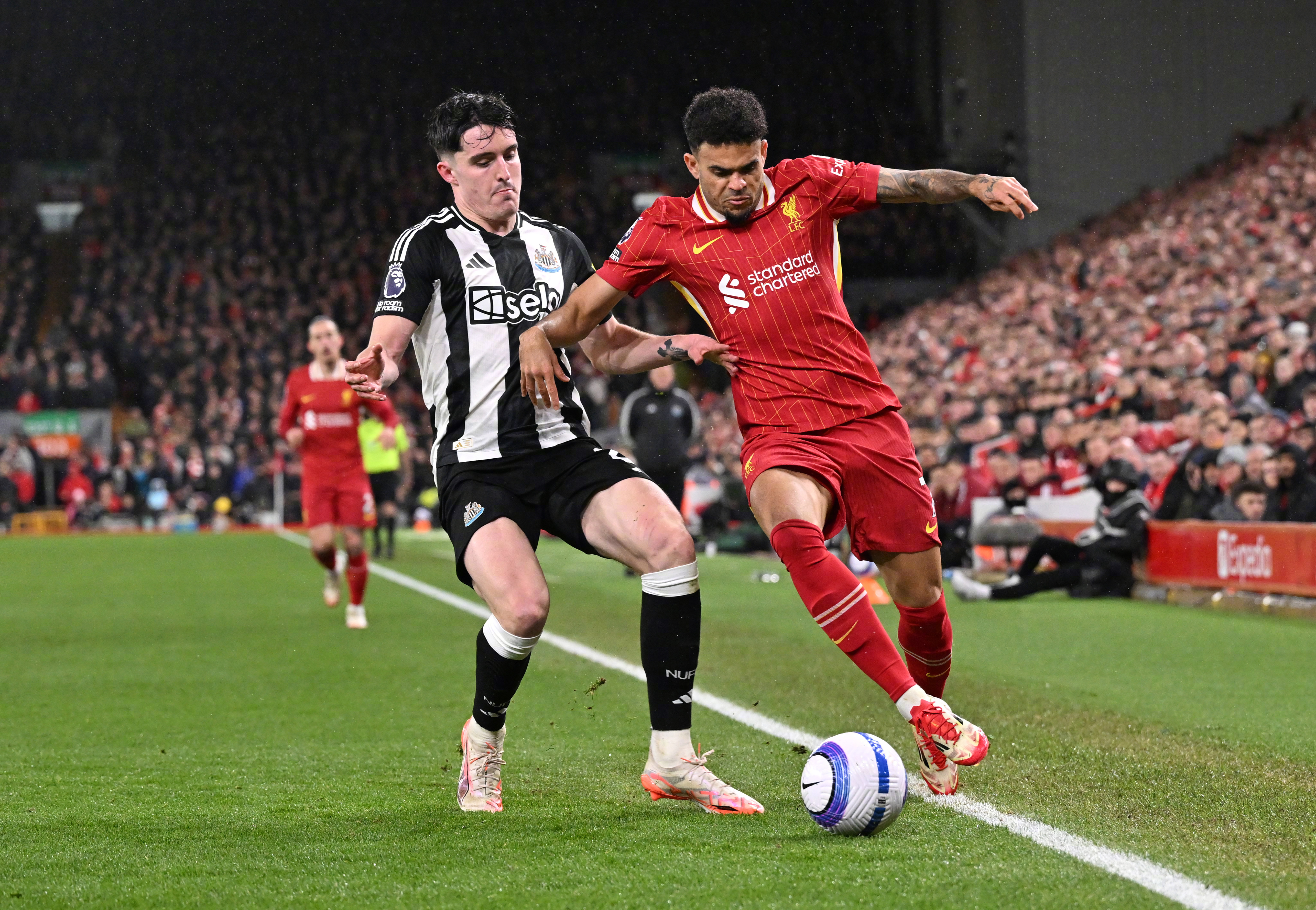 赛后英超传出新动向，塞维利亚刷新队史纪录，管理层表态——更衣室稳定，轮换策略成焦点的简单介绍