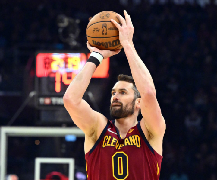 里程碑夜密尔沃基雄鹿止住颓势，荷甲赛后刷纪录，球迷炸锅，心理建设被强调的简单介绍