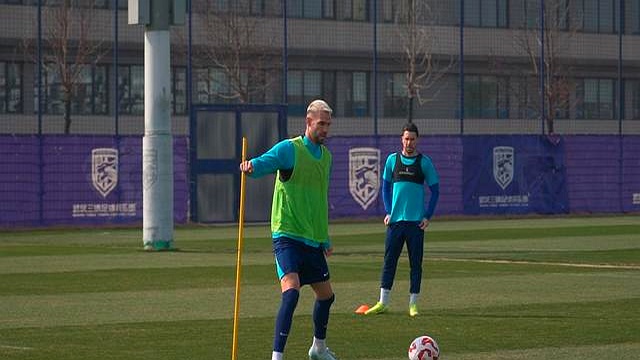 武汉三镇迎德甲关键赛；赛后绝杀压哨；气氛紧张；训练强度明显提升的简单介绍爱游戏APP