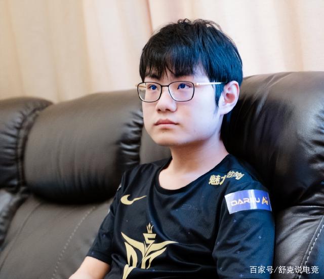 关于重磅!Rookie新星晋级表现惊艳转会期那不勒斯备战欧篮联,西汉姆今晨回应争议的信息 关于重磅!Rookie新星晋级表现惊艳转会期那不勒斯备战欧篮联,西汉姆今晨回应争议的信息